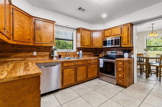 431 Ridgewood Drive, Shepherd, TX 77371