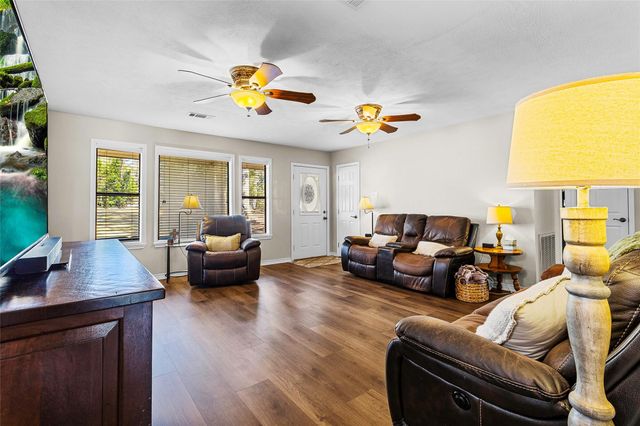 431 Ridgewood Drive, Shepherd, TX 77371