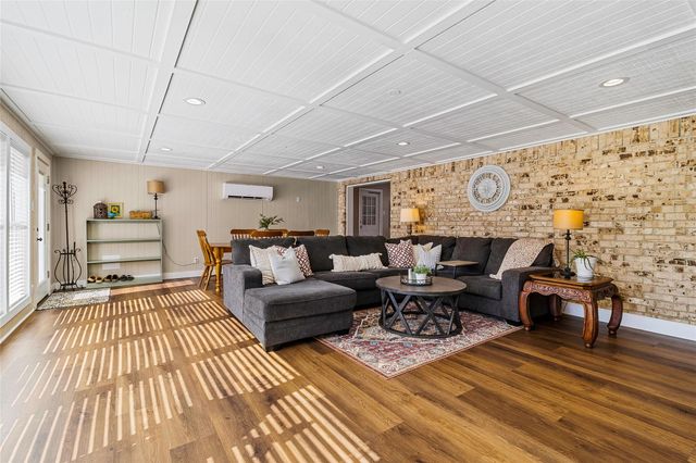 431 Ridgewood Drive, Shepherd, TX 77371