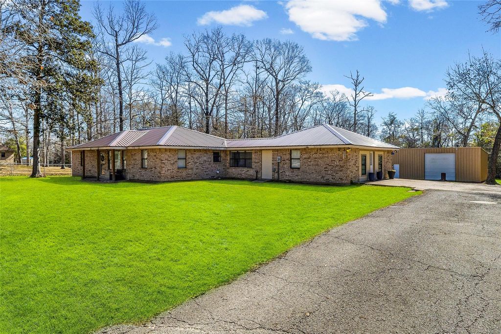 431 Ridgewood Drive, Shepherd, TX 77371