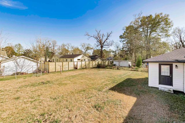 3548 Fairwoods Dr, Baton Rouge, LA 70805