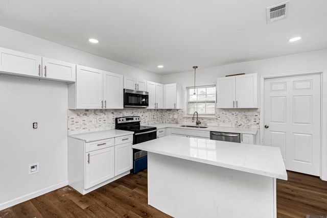 3548 Fairwoods Dr, Baton Rouge, LA 70805