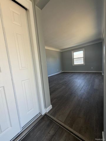 29295 Hillview Street, Roseville, MI 48066