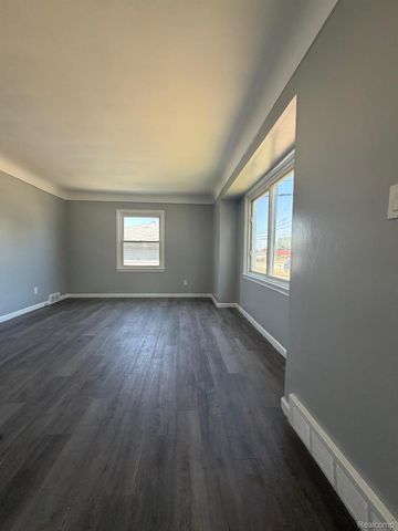 29295 Hillview Street, Roseville, MI 48066
