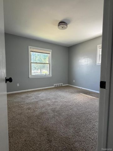 29295 Hillview Street, Roseville, MI 48066