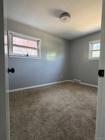 29295 Hillview Street, Roseville, MI 48066