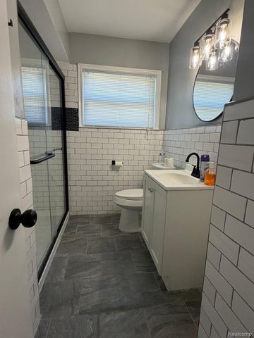 29295 Hillview Street, Roseville, MI 48066