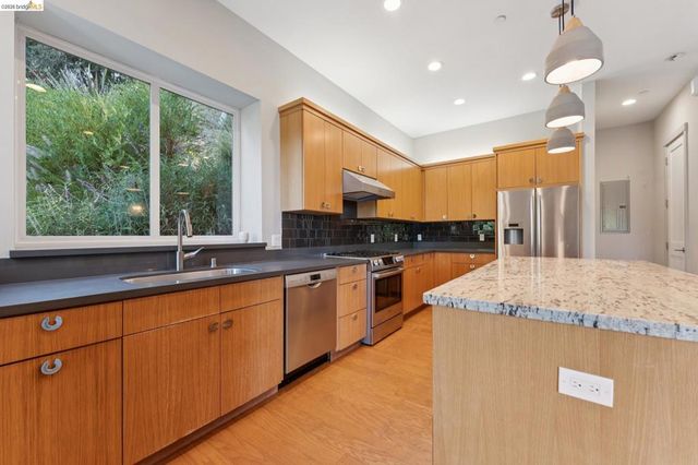 5917 Balboa, Oakland, CA 94611