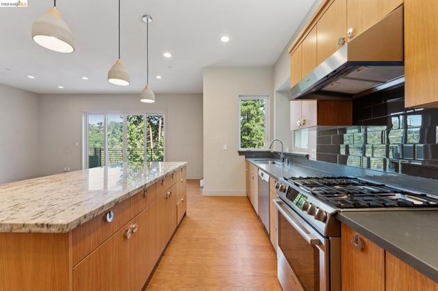 5917 Balboa, Oakland, CA 94611
