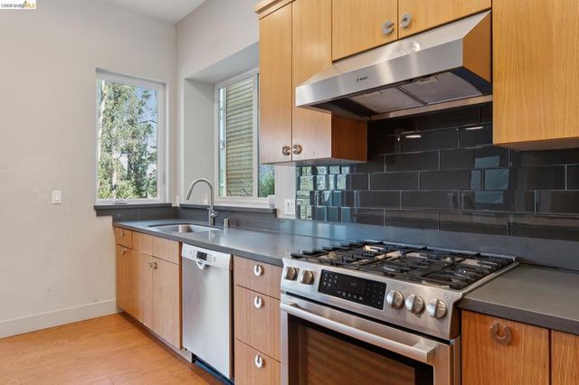 5917 Balboa, Oakland, CA 94611