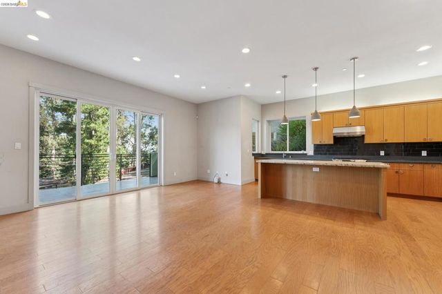 5917 Balboa, Oakland, CA 94611