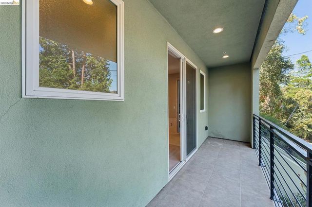 5917 Balboa, Oakland, CA 94611