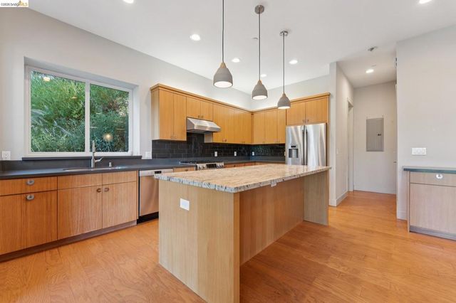 5917 Balboa, Oakland, CA 94611