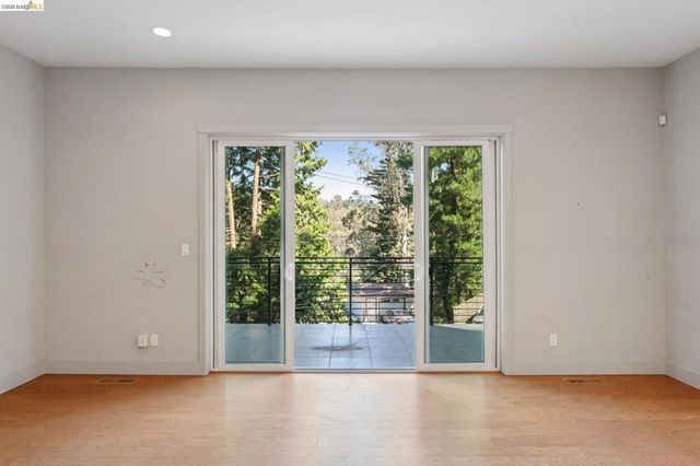 5917 Balboa, Oakland, CA 94611