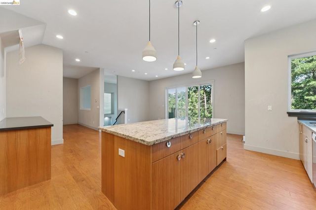 5917 Balboa, Oakland, CA 94611