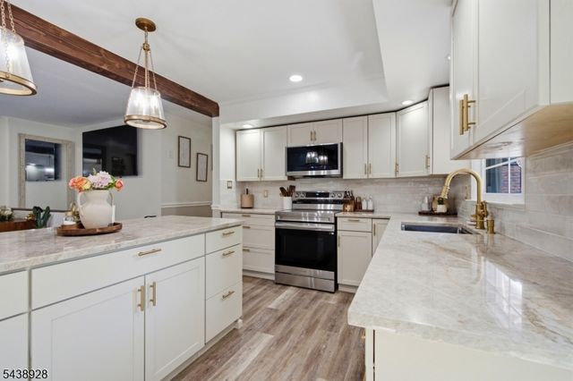 47 Summit Rd, Hamburg Boro, NJ 07419