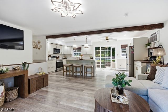 47 Summit Rd, Hamburg Boro, NJ 07419