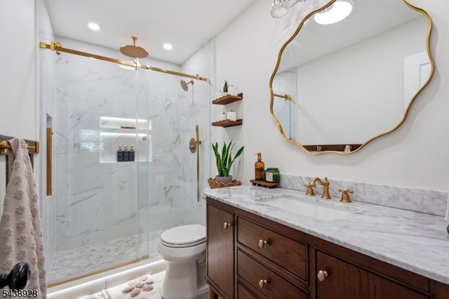 47 Summit Rd, Hamburg Boro, NJ 07419