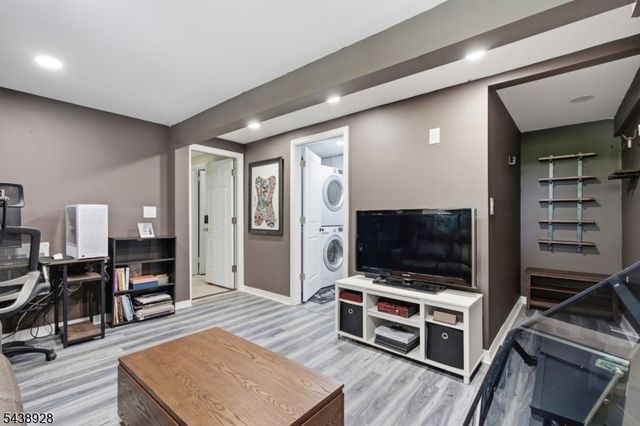 47 Summit Rd, Hamburg Boro, NJ 07419