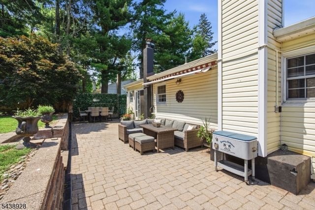 47 Summit Rd, Hamburg Boro, NJ 07419