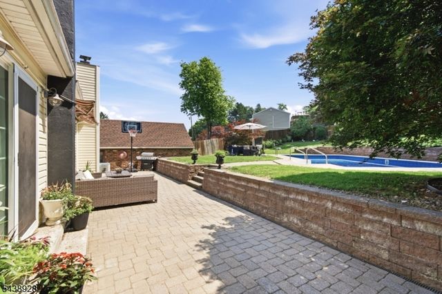 47 Summit Rd, Hamburg Boro, NJ 07419