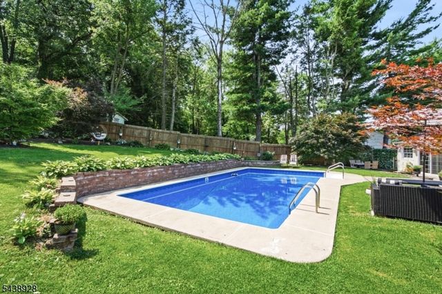 47 Summit Rd, Hamburg Boro, NJ 07419