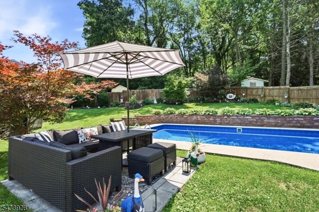 47 Summit Rd, Hamburg Boro, NJ 07419