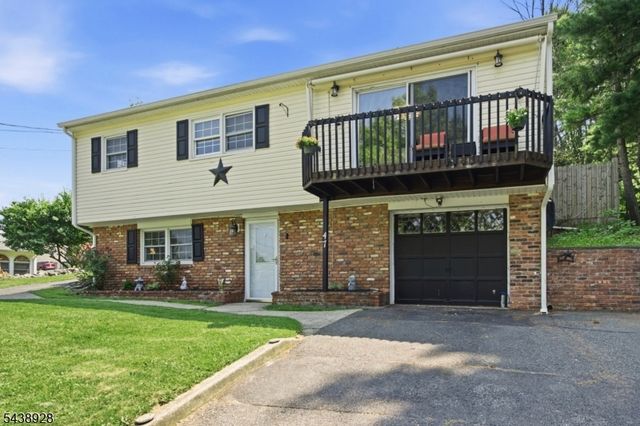 47 Summit Rd, Hamburg Boro, NJ 07419