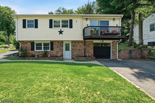 47 Summit Rd, Hamburg Boro, NJ 07419