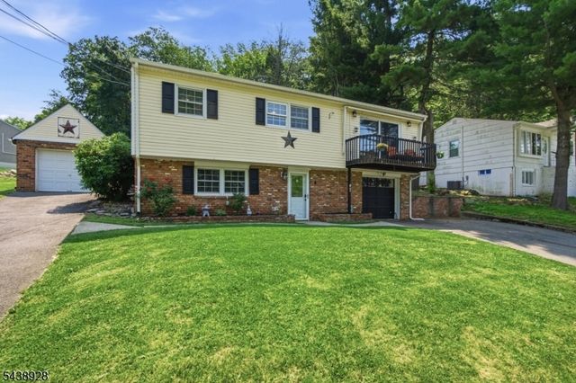 47 Summit Rd, Hamburg Boro, NJ 07419