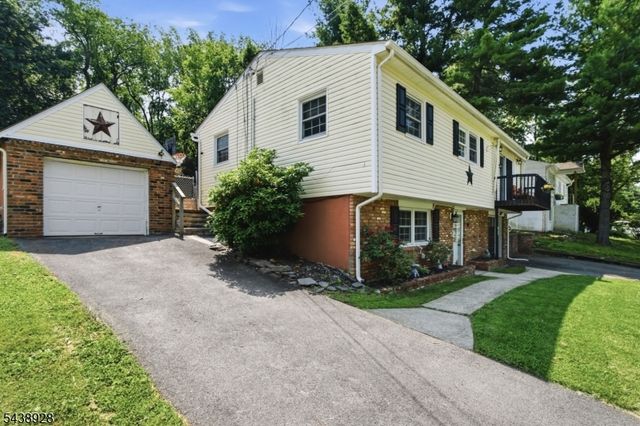 47 Summit Rd, Hamburg Boro, NJ 07419