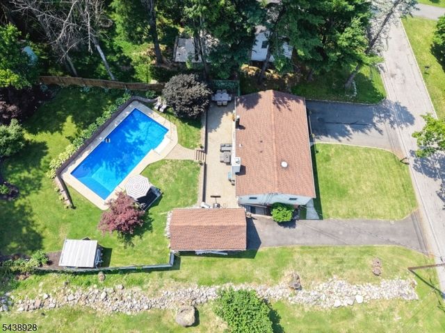 47 Summit Rd, Hamburg Boro, NJ 07419