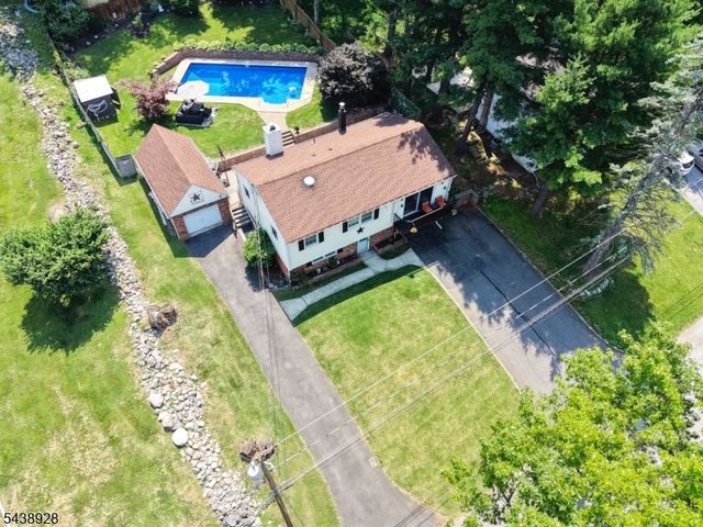 47 Summit Rd, Hamburg Boro, NJ 07419