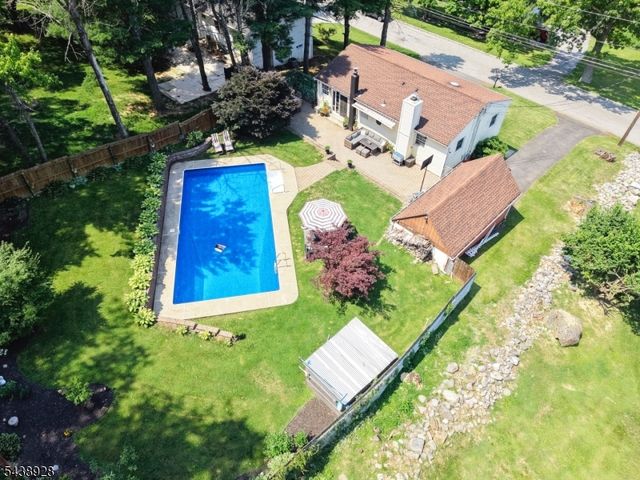 47 Summit Rd, Hamburg Boro, NJ 07419