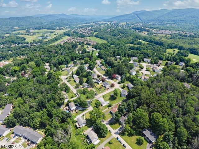 47 Summit Rd, Hamburg Boro, NJ 07419