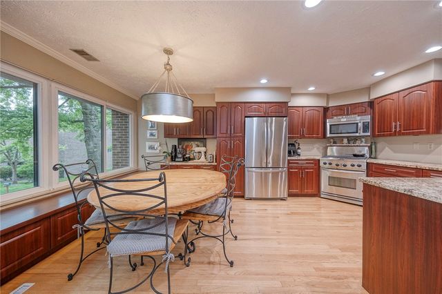 1523 Merion Ln, Oakmont, PA 15139
