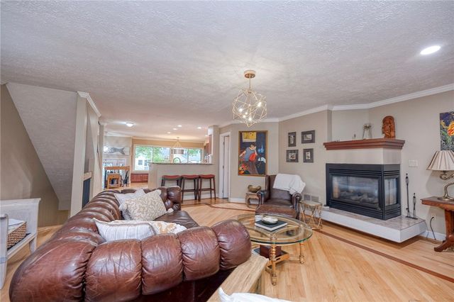 1523 Merion Ln, Oakmont, PA 15139