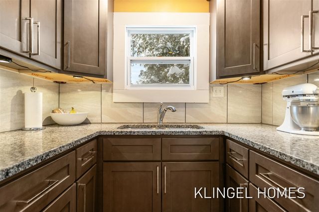 326 South Street, Spring Lake, MI 49456