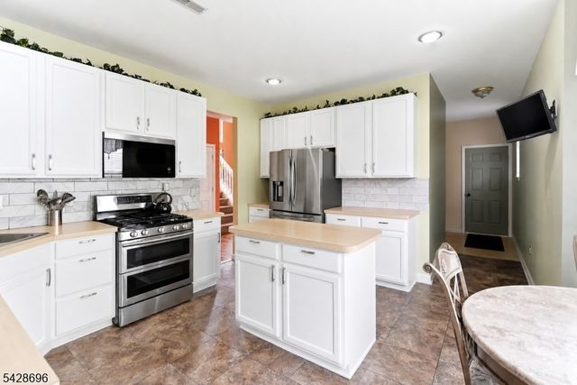 181 Glenwood Ave, Burlington Twp., NJ 08016