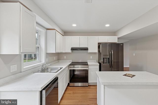 8778 DUVEEN DR, Wyndmoor, PA 19038