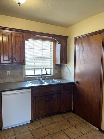9120 Knottingham, Midwest City, OK 73130