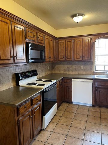 9120 Knottingham, Midwest City, OK 73130