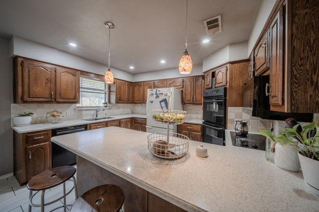 614 Athenia Way, Duncanville, TX 75137