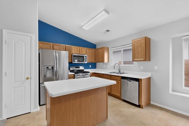 617 Sunny Meadows Drive NE, Rio Rancho, NM 87144