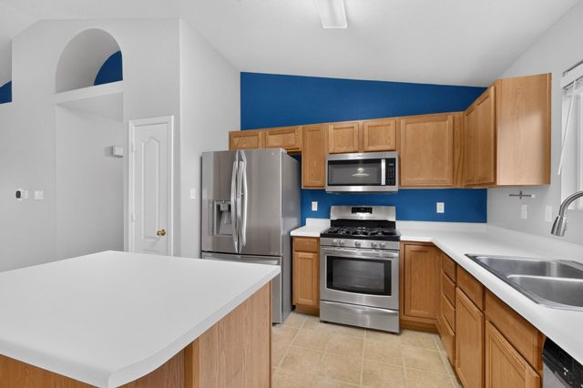 617 Sunny Meadows Drive NE, Rio Rancho, NM 87144
