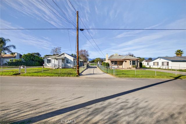 1067 Stevenson A & B, Colton, CA 92324