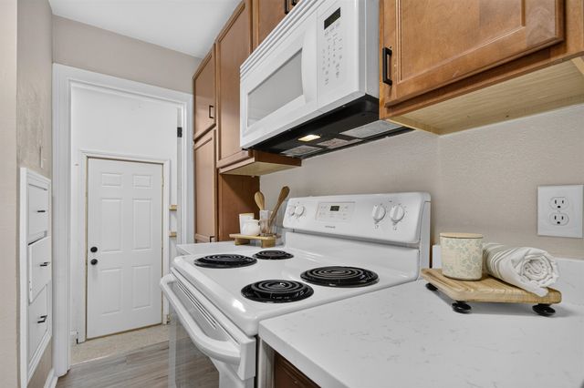 747 S Clifton Ave, Wichita, KS 67218