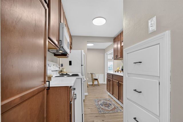 747 S Clifton Ave, Wichita, KS 67218