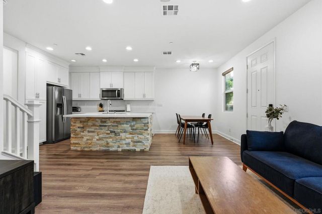 2464 Solara Lane, Vista, CA 92081