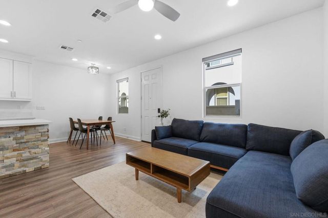 2464 Solara Lane, Vista, CA 92081